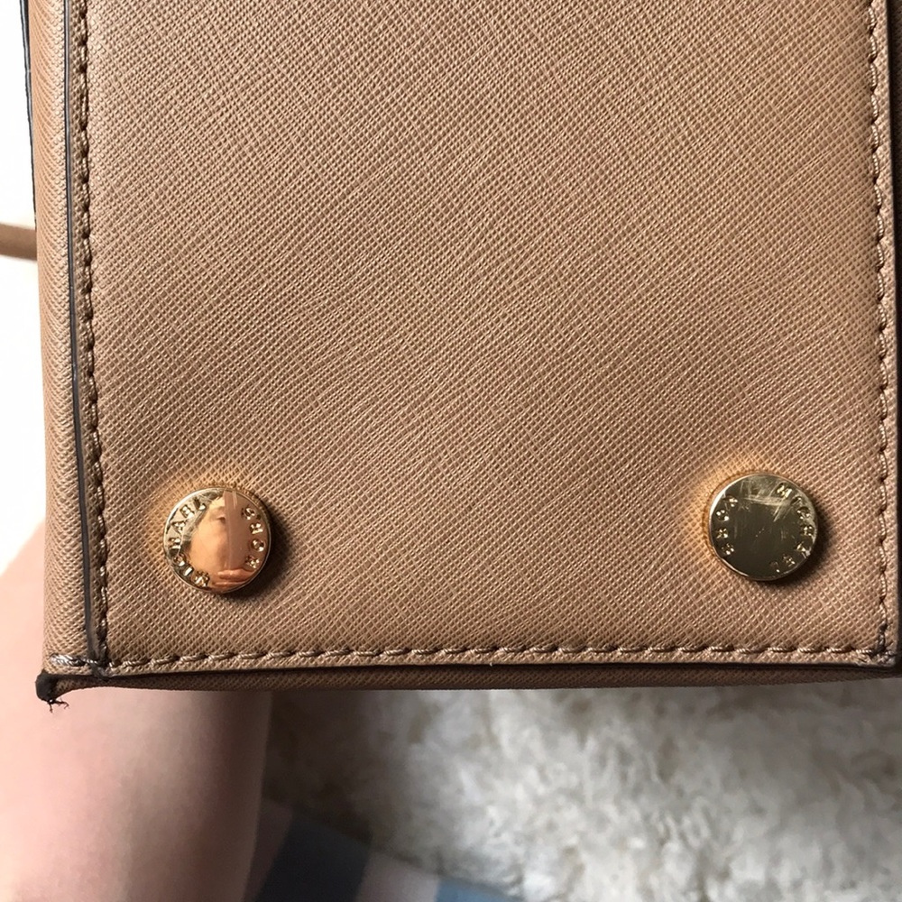 Michael Kors Bridgette Leather East West Bag - Picture 7 of 8